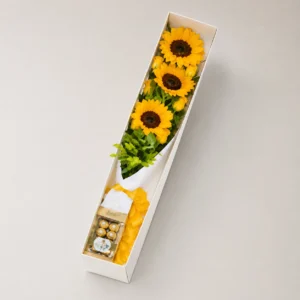 Caja con flores amarillas