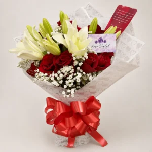 Bouquet lirios y rosas rojas