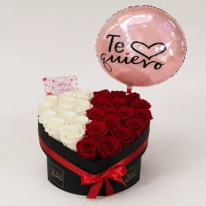 Corazón rosas blancas y rojas